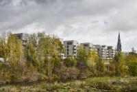 Grünes Wohnen am Fluss und nahe der Stadt