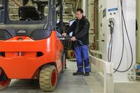 Projektstart H2Intradrive: BMW Werk Leipzig erhält Stapler und Schlepper mit Wasserstoffantrieb für die BMW i Produktion