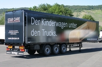 ORTEN Fahrzeugbau begleitet Daimler STAR CARE Hilfsprojekt mit Sattelauflieger SafeServer