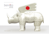 Ein Nashorn fliegt nach Japan