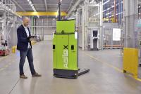 Autonome AGILOX Roboter ermöglichen deutliche Kosteneinsparungen durch angewandte Schwarmintelligenz