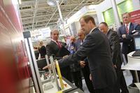 Viel Neues und prominenter Besuch bei Leuze electronic