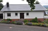 Bauholz ist derzeit sehr knapp und sehr teuer - mit Metalldacheindeckungen Gewicht und Kosten sparen