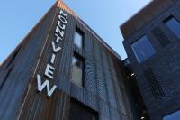 Neues Gebäude der Mountview Academy of Theatre Arts London mit Fassadenverkleidung von MN Metall