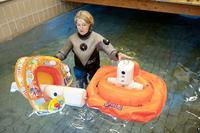 Schwimmlernhilfen für Kleinkinder: Auf Prüfzeichen achten