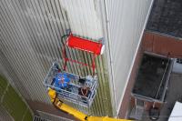 Schnelle und wirtschaftliche Fassadenreinigung mit dem halbautomatischen Reinigungssystem hyCLEANER® red