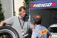 Walter Röhrl und Dieter Röscheisen testen den Pirelli P7 Corsa Classic auf dem HEIGO-Porsche