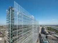 Transparenz trifft Silber-Look