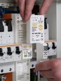 Adapter für den Spannungsabgriff im netzseitigen Anschlussraum