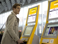 Fliegender Wechsel: T-Systems tauscht im Auftrag der Deutschen Lufthansa über 300 Check-in Automaten in zehn europäischen Ländern aus