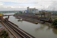 Hafen Schwelgern: Bedeutende Logistik-Drehscheibe am Rhein schlägt 23 Millionen Tonnen pro Jahr um