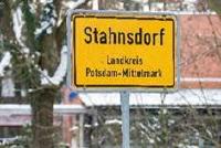 Glasfaser für Stahnsdorf - Erster Spatenstich für das Giganetz "Made in Brandenburg" im Ortsteil Güterfelde erfolgt