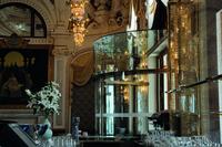 Vollkommen transparent: Automatische Ganzglas-Rundschiebetüren im Casino von Monte Carlo