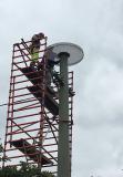 Umgebauter Strommast als Zuhause für Oettinger Störche