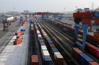 HHLA nimmt erste Hybrid-Van-Carrier im Hamburger Hafen in Betrieb