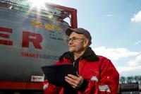 HOYER hat bereits mehr als 10.000 Tankcontainer als Smart Tank ausgestattet