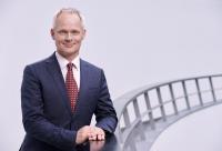 Dr. Christoph Grote awarded honour for "Connected Car 2016"