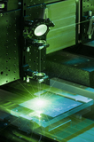 Manz Automation AG führt erfolgreich eigenentwickelte OneStep Selective Emitter-Technologie in den Markt ein