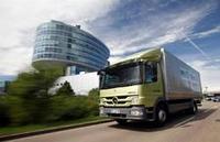 Mercedes-Benz Atego BlueTec Hybrid ist Preisträger im Wettbewerb "365 Orte im Land der Ideen": Transport auf der "grünen Welle"