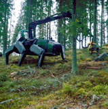 John Deere spendet dem Finnischen Gorstmuseum LUSTO einen Plusjack Walking Harvester