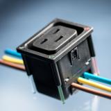 4710-5: 16 A IEC-Gerätesteckdose Typ J für intelligente PDUs
