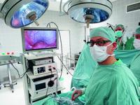 10 Jahre Medizintechnik-Erfolgsgeschichte aus dem OP: WOM feiert Kooperation mit Berliner Klinik