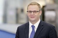 Treiber für Digitalisierung im Anlagen- und Maschinenbau: ABB und Rittal bauen globale Partnerschaft weiter aus