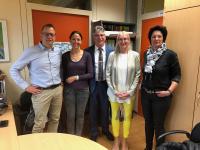 Grundschüler experimentieren mit elektrischen Stromkreisen