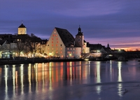 Weltkulturerbe Regensburg erstrahlte in der Farbe der Stadt
