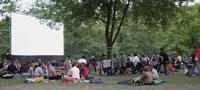 Open-Air Kino, Bootsverleih und mehr Sitzgelegenheiten