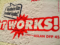IT WORKS! Selbstklebende Außenfassadenfolie von ASLAN und weitere innovative Folienspezialitäten auf der FESPA digital