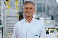 Modular und zukunftssicher: KUKA und Webasto revolutionieren die Batteriefertigung