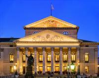 Nationaltheater in München erstrahlt in neuem Lichterglanz