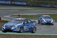 Chevrolet feiert mit VIP-Händlern erfolgreiches WTCC-Rennwochenende in Oschersleben