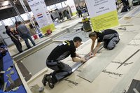Italiener sind Europas Spitzenverleger: Europäischer Team-Verlegewettbewerb begeistert das DOMOTEX-Publikum