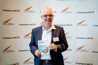 GAIA Firmengebäude mit Solarpreis-Plakette von EUROSOLAR ausgezeichnet