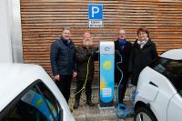 Megatrend E-Mobilität: Universität und Stadtwerke schalten Ladesäule auf dem Campus Bayreuth frei
