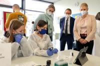 Biowissenschaften: Mobile Genlabore für Schulen in Rheinland-Pfalz