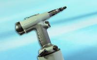 Neues pneumatisch-hydraulisches Setzwerkzeug für Blindnietmuttern