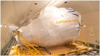 Lufthansa Cargo fliegt Red Bull-Raumkapsel von Felix Baumgartner