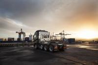 Volvo Trucks und der stärkste Mann der Welt treten zusammen in einer extremen Schwerlast-Challenge an