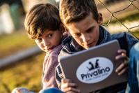 Kinder lernen sicheres Chatten mit Privalino und HTC