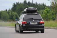 TÜV SÜD: Dachboxen schaffen sicheren Raum für die Urlaubstour
