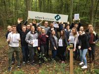 Schenck Process pflanzt erste Karrierebäume in Darmstädter Erlebnisallee