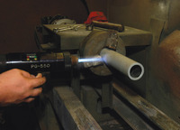 Problemloses auftragen von Vicote® Hochleistungsbeschichtungen auf Metallsubstrate dank kostengünstigem Universal-Flammspritzsystem