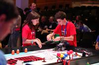 First LEGO League - Schülerteams stellend das Klassenzimmer der Zukunft vor