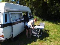 Camping: Bei Zelten und Mobiliar auf das richtige Material achten