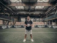 Lukas Podolski eröffnet Fussballhalle in Köln