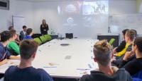 Informatik-Kurs der Heinrich-Mann-Gesamtschule besucht Controlware in Dietzenbach