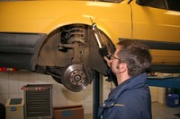 BILSTEIN informiert: Stoßdämpfer-Check schützt vor teuren Schäden am Auto